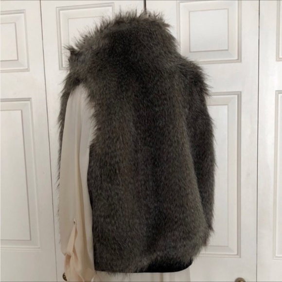 Faux Fur Vest by Takara - Picture 4 of 7